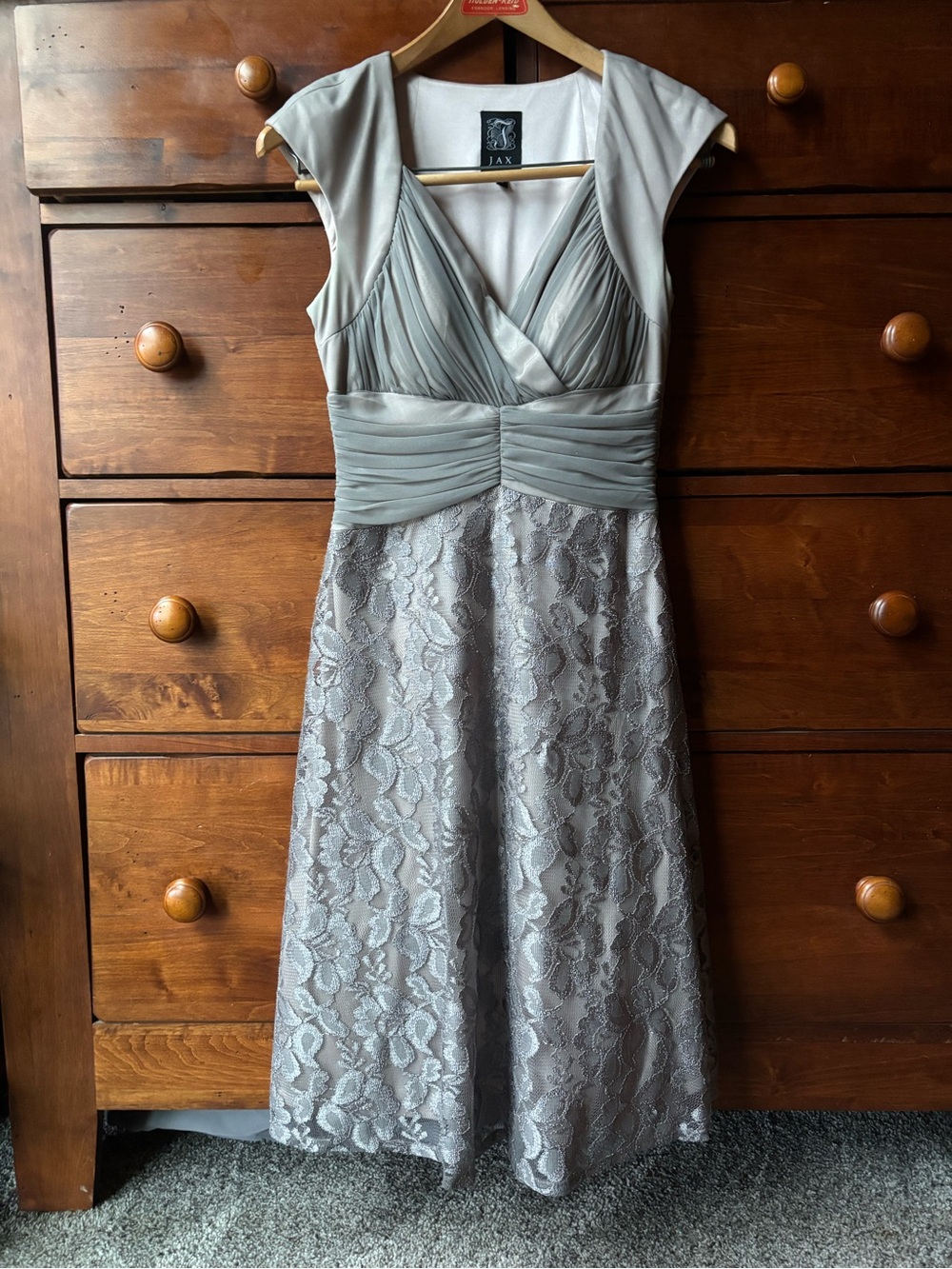 Jax Silver Lace & Chiffon V-Neck Dress size 6